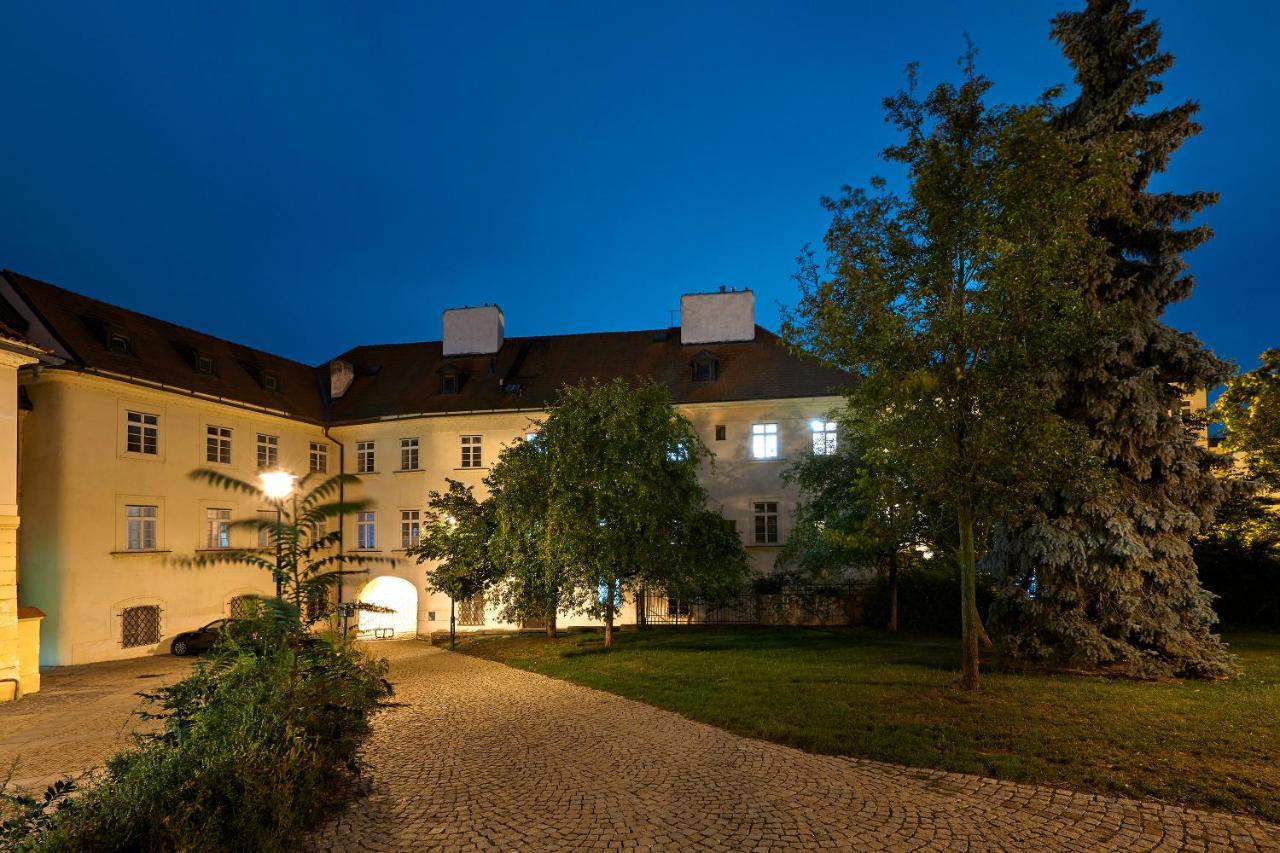 Downtown Suites Mala Strana Прага Экстерьер фото